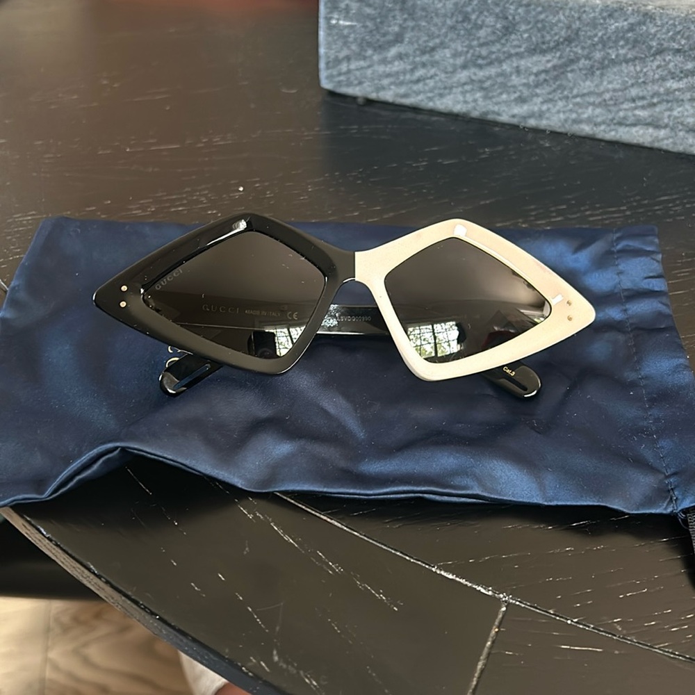 Gucci Black and Cream Sunglasses